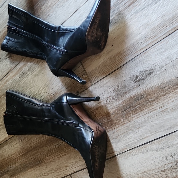 Donald J. Pliner Black Leather Boots with Top-Stitch Detail Size 8 - Picture 4 of 4